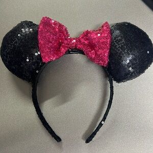 Minnie Mouse ears